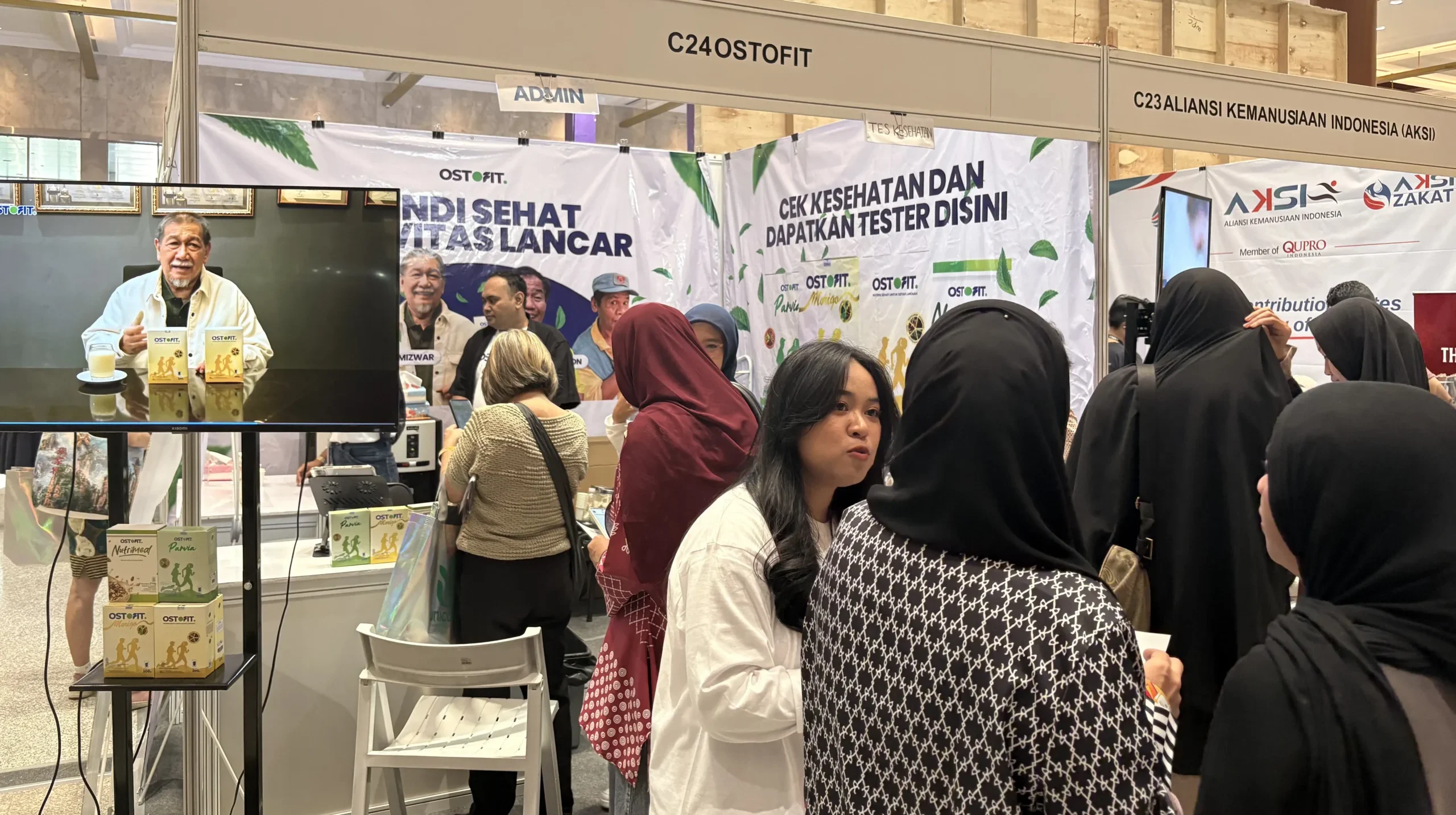 Keramaian pengunjung di booth Ostofit, Pekan Wirausaha Nasional (PWN) 2026.