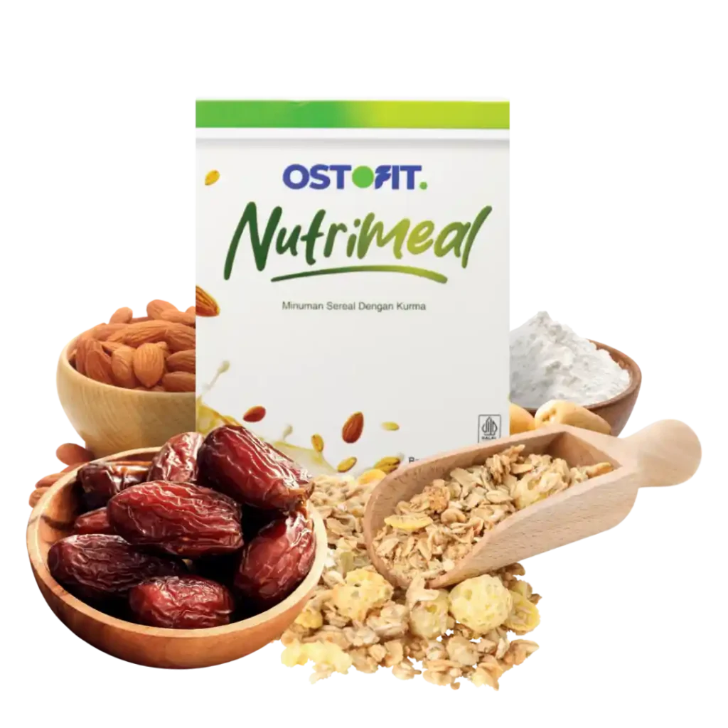 Tampak depan kemasan Ostofit Nutrimeal dengan kurma, oat, kacang almond, dan pati kentang.