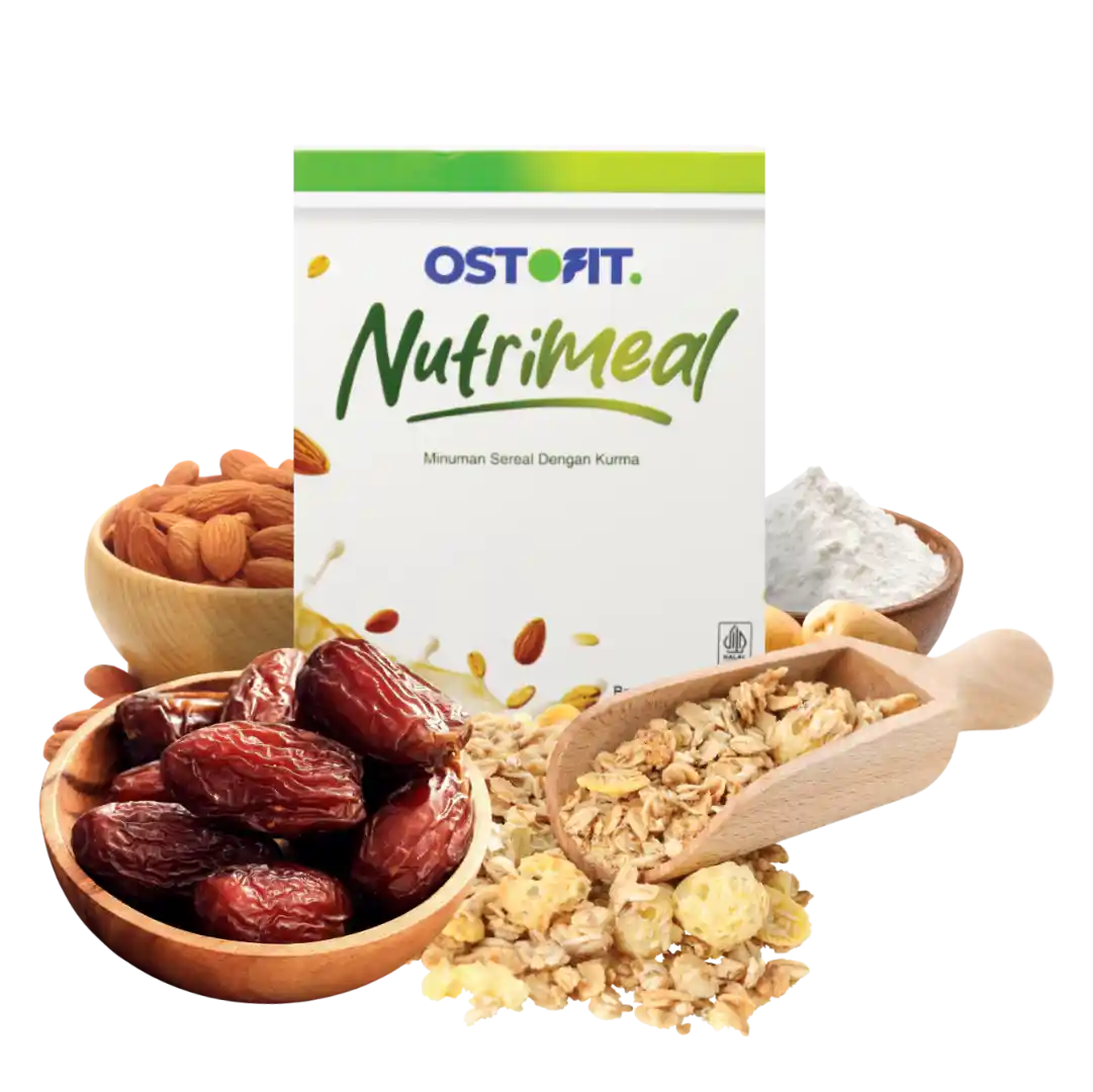 Tampak depan kemasan Ostofit Nutrimeal dengan kurma, oat, kacang almond, dan pati kentang.